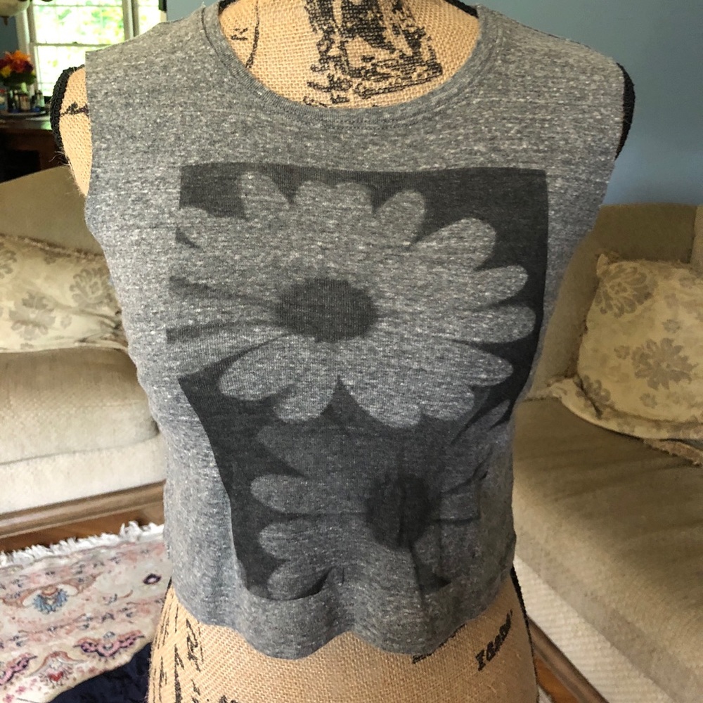 Brandy Melville Daisy tee